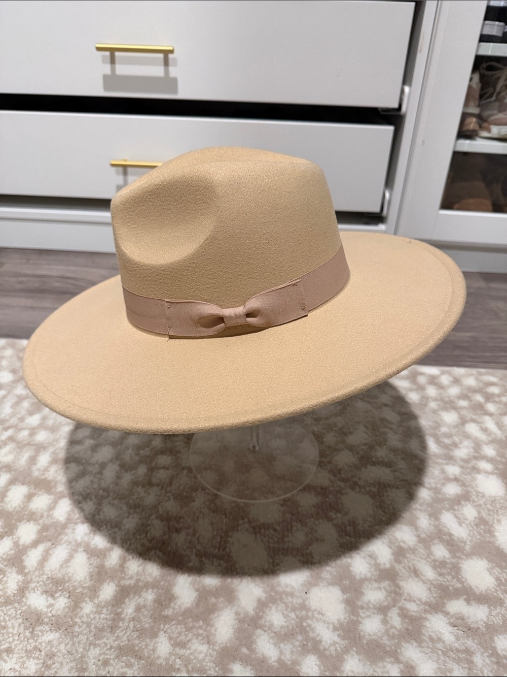Wide-Brim Felt Fedora Hat in Beige
